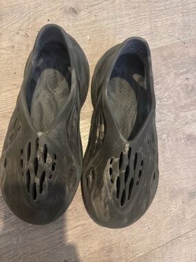 Yeezy foamrunners